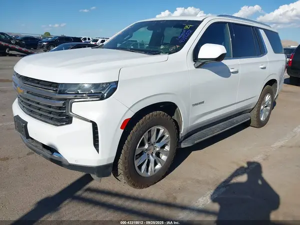 1GNSKNKD3NR210568 2022 CHEVROLET TAHOE - Image 2