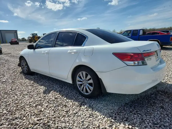1HGCP2F82CA104975 2016 HONDA ACCORD - Image 2