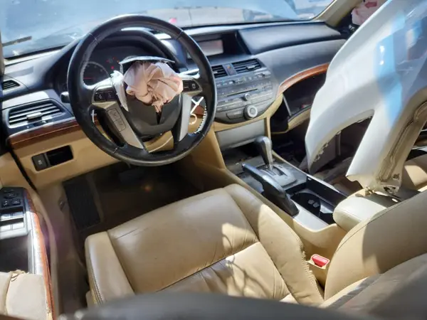 1HGCP2F82CA104975 2016 HONDA ACCORD - Image 8
