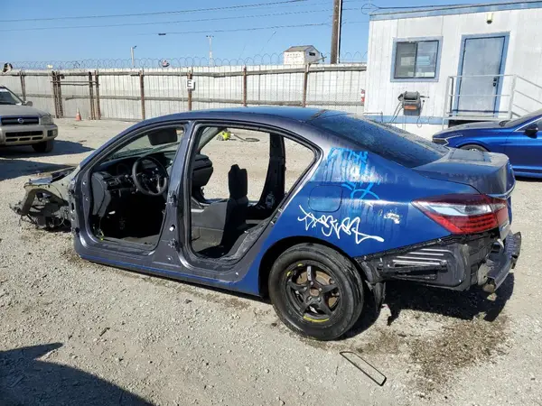 1HGCR2E37HA009559 2017 HONDA ACCORD - Image 2