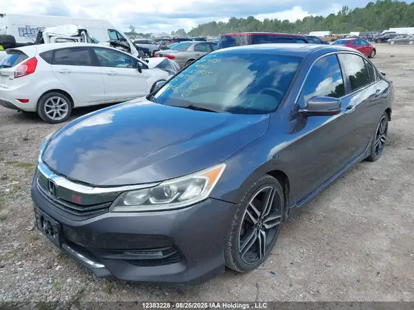 1HGCR2E56HA807925 2017 HONDA ACCORD - Image 2