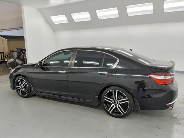 1HGCR2E59HA045920 2017 HONDA ACCORD - Image 2