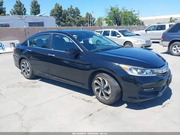 1HGCR2F00HA136464 2017 HONDA ACCORD - Image 1