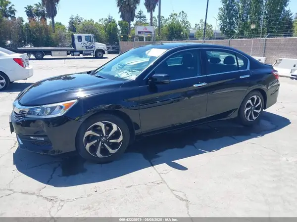 1HGCR2F00HA136464 2017 HONDA ACCORD - Image 2