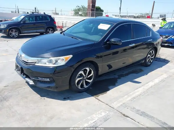 1HGCR2F00HA197586 2017 HONDA ACCORD - Image 2