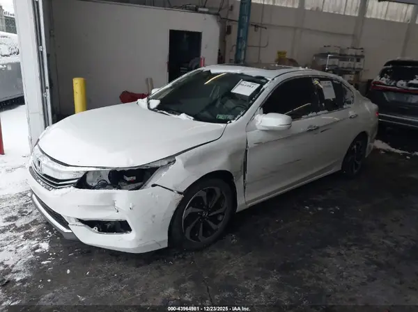 1HGCR2F02GA007575 2016 HONDA ACCORD - Image 2