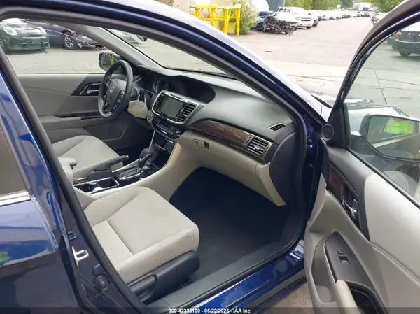 2017 HONDA ACCORD IAAI lot 42335100 auction photo 5