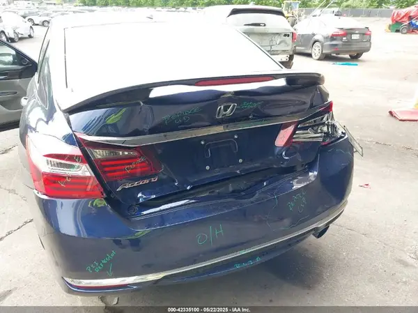2017 HONDA ACCORD IAAI lot 42335100 auction photo 6