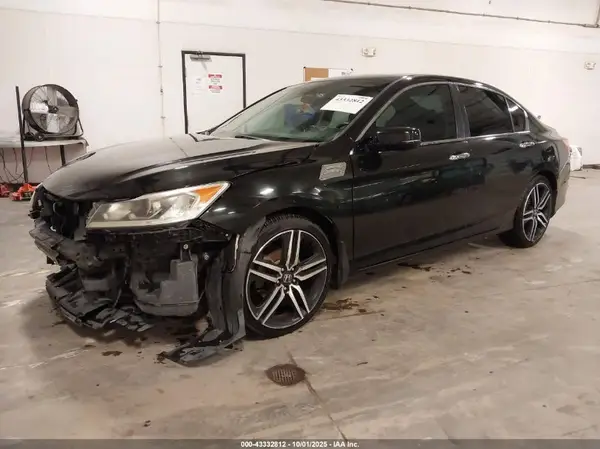 1HGCR2F0XHA203877 2017 HONDA ACCORD - Image 2