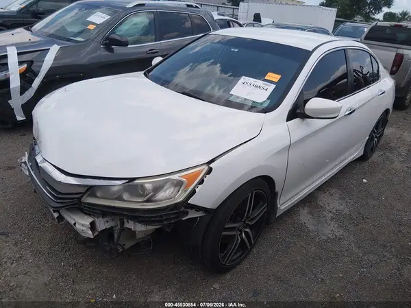 1HGCR2F10HA011909 2017 HONDA ACCORD - Image 2