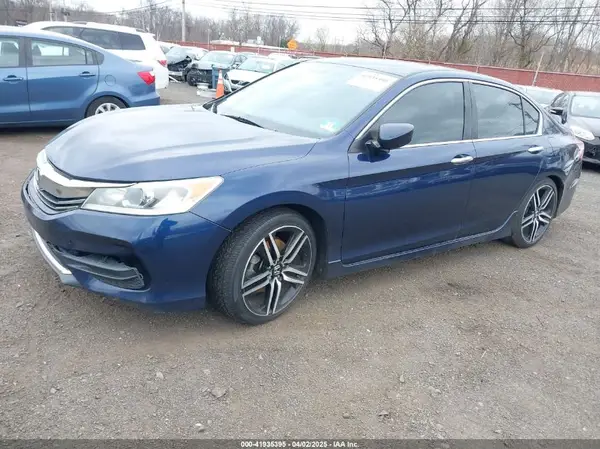 1HGCR2F10HA013935 2017 HONDA ACCORD - Image 2