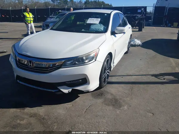 1HGCR2F10HA059443 2017 HONDA ACCORD - Image 2