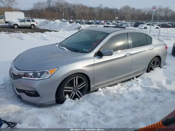 1HGCR2F10HA065792 2017 HONDA ACCORD - Image 2