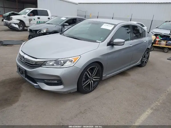 1HGCR2F10HA082141 2017 HONDA ACCORD - Image 2