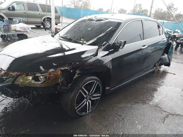 1HGCR2F10HA204738 2017 HONDA ACCORD - Image 2