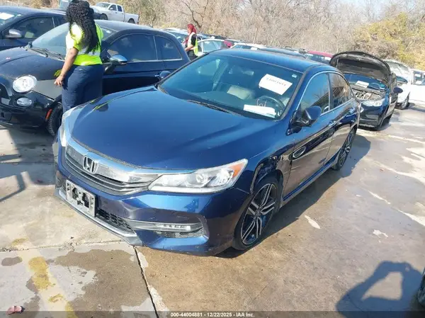 1HGCR2F11HA013281 2017 HONDA ACCORD - Image 2