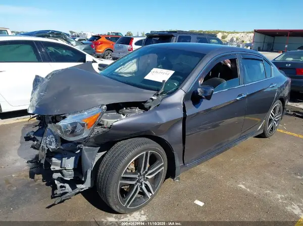 1HGCR2F11HA106026 2017 HONDA ACCORD - Image 2