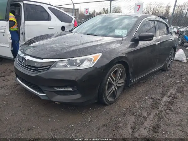 1HGCR2F13HA065740 2017 HONDA ACCORD - Image 2