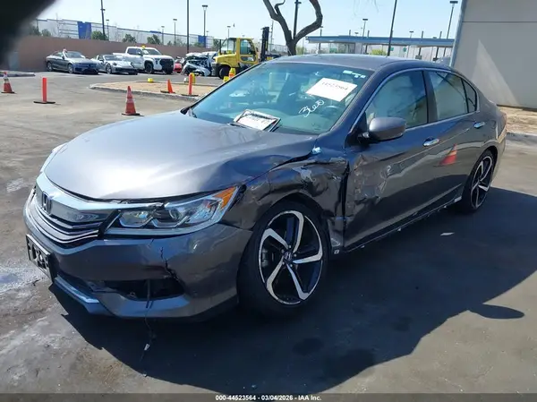 1HGCR2F13HA240908 2017 HONDA ACCORD - Image 2