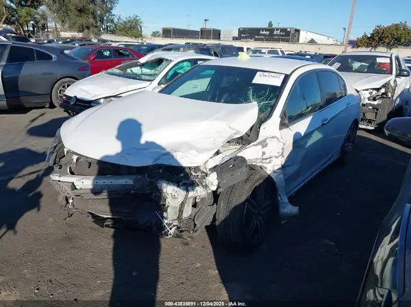 1HGCR2F13HA275724 2017 HONDA ACCORD - Image 2
