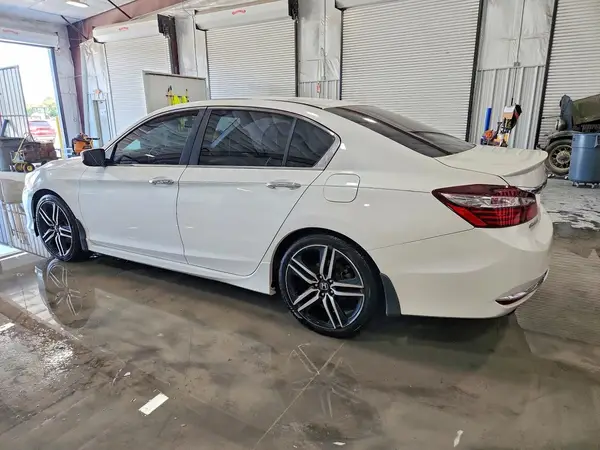 1HGCR2F14HA077976 2017 HONDA ACCORD - Image 2