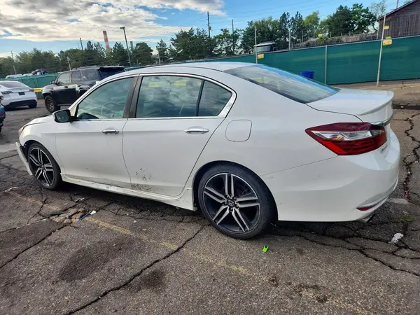 1HGCR2F14HA290975 2017 HONDA ACCORD - Image 2