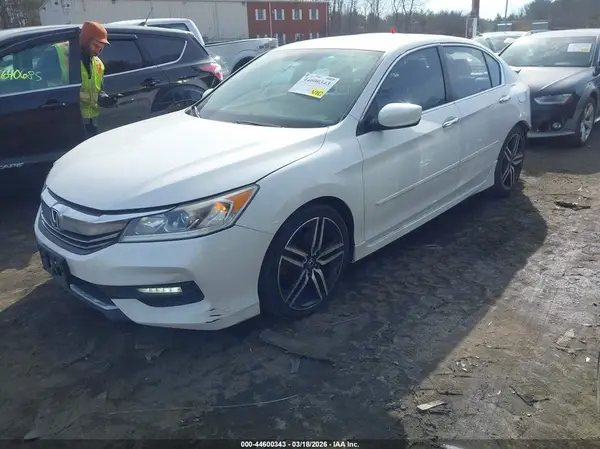 1HGCR2F15HA027880 2017 HONDA ACCORD - Image 2