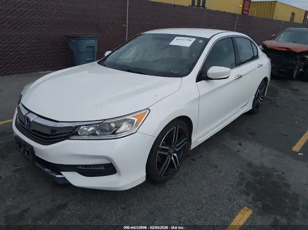 1HGCR2F15HA138669 2017 HONDA ACCORD - Image 2