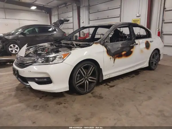 1HGCR2F15HA276714 2017 HONDA ACCORD - Image 2
