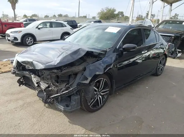 1HGCR2F16HA010702 2017 HONDA ACCORD - Image 2