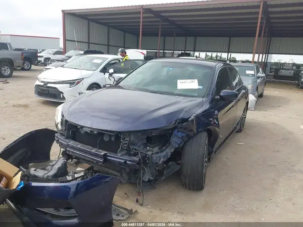 1HGCR2F16HA064565 2017 HONDA ACCORD - Image 2