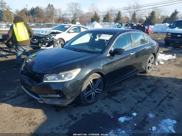 1HGCR2F16HA087960 2017 HONDA ACCORD - Image 2
