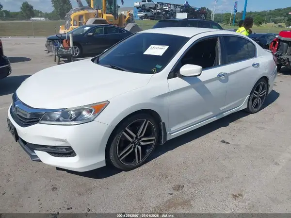 1HGCR2F16HA233614 2017 HONDA ACCORD - Image 2