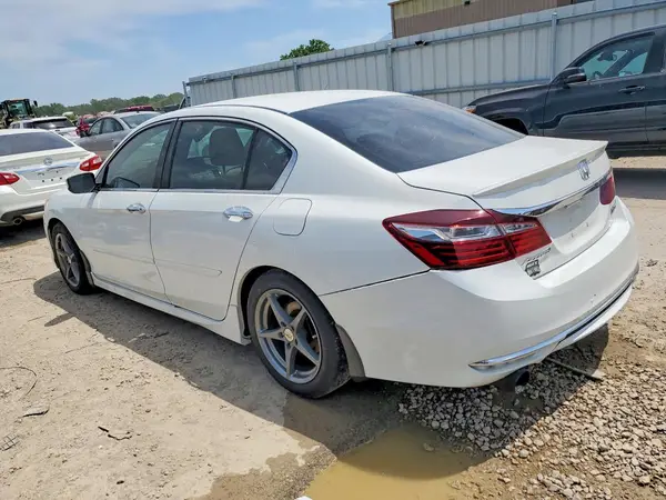 1HGCR2F17HA028917 2017 HONDA ACCORD - Image 2