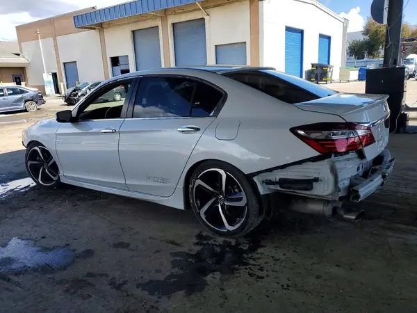 1HGCR2F17HA037603 2017 HONDA ACCORD - Image 2
