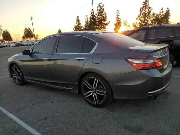 1HGCR2F18HA050554 2017 HONDA ACCORD - Image 2