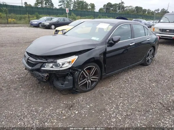 1HGCR2F18HA087975 2017 HONDA ACCORD - Image 2