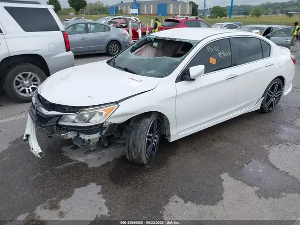 1HGCR2F18HA188028 2017 HONDA ACCORD - Image 2