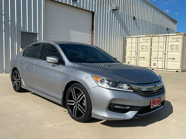 1HGCR2F18HA231721 2017 HONDA ACCORD - Image 1