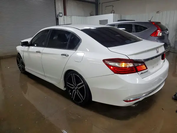 1HGCR2F19HA014565 2017 HONDA ACCORD - Image 2