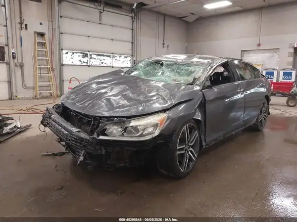 1HGCR2F19HA033679 2017 HONDA ACCORD - Image 2