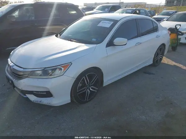 1HGCR2F19HA238872 2017 HONDA ACCORD - Image 2