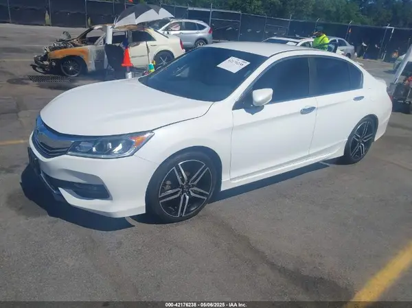 1HGCR2F1XHA010525 2017 HONDA ACCORD - Image 2