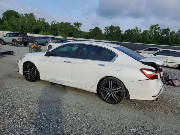 1HGCR2F1XHA011027 2017 HONDA ACCORD - Image 2