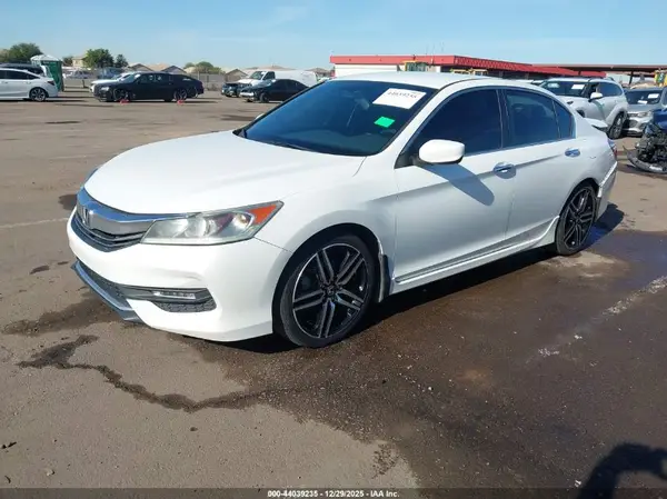 1HGCR2F1XHA022285 2017 HONDA ACCORD - Image 2