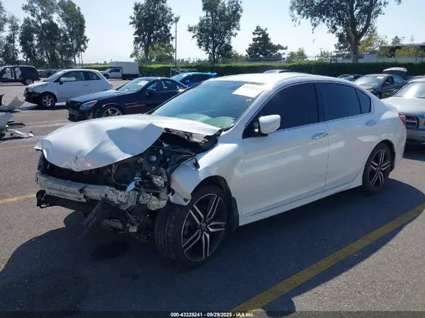 1HGCR2F1XHA062821 2017 HONDA ACCORD - Image 2