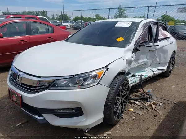 1HGCR2F1XHA159484 2017 HONDA ACCORD - Image 2