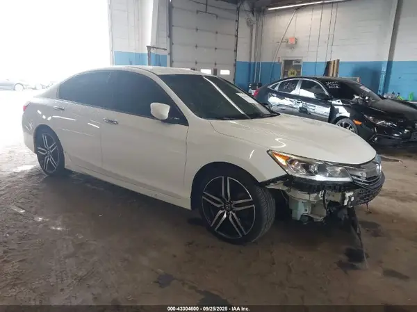 1HGCR2F1XHA186328 2017 HONDA ACCORD - Image 1