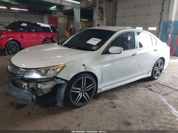 1HGCR2F1XHA186328 2017 HONDA ACCORD - Image 2