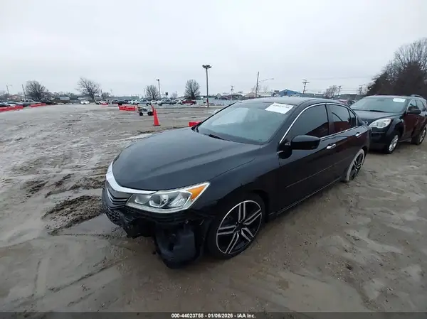 1HGCR2F1XHA219005 2017 HONDA ACCORD - Image 2